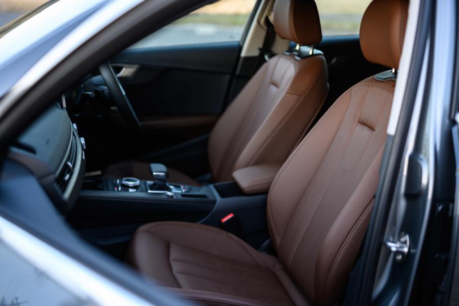 Интерьер Audi A4 Allroad 2.0 TFSI Quattro (B9) 2016 года  (JP) (фото 14 из 26)